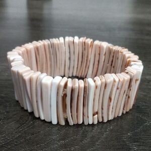 Hand Crafted Elegant Cream Shell Stretch Bracelet